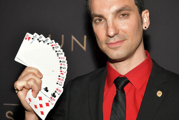 Mentalist Magician Los Angeles Card Tricks Tetro Magic